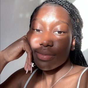 Meet your Posher, Carolina